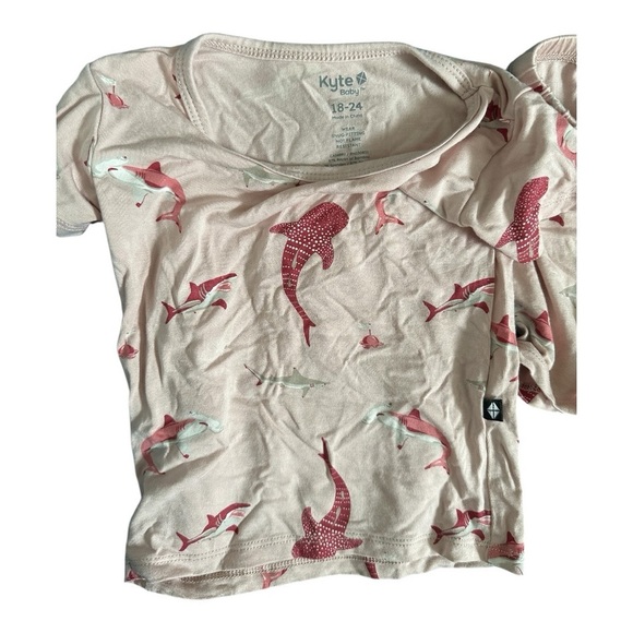 Kyte Baby Blush Shark 2 piece Short Pajama - Picture 3 of 4